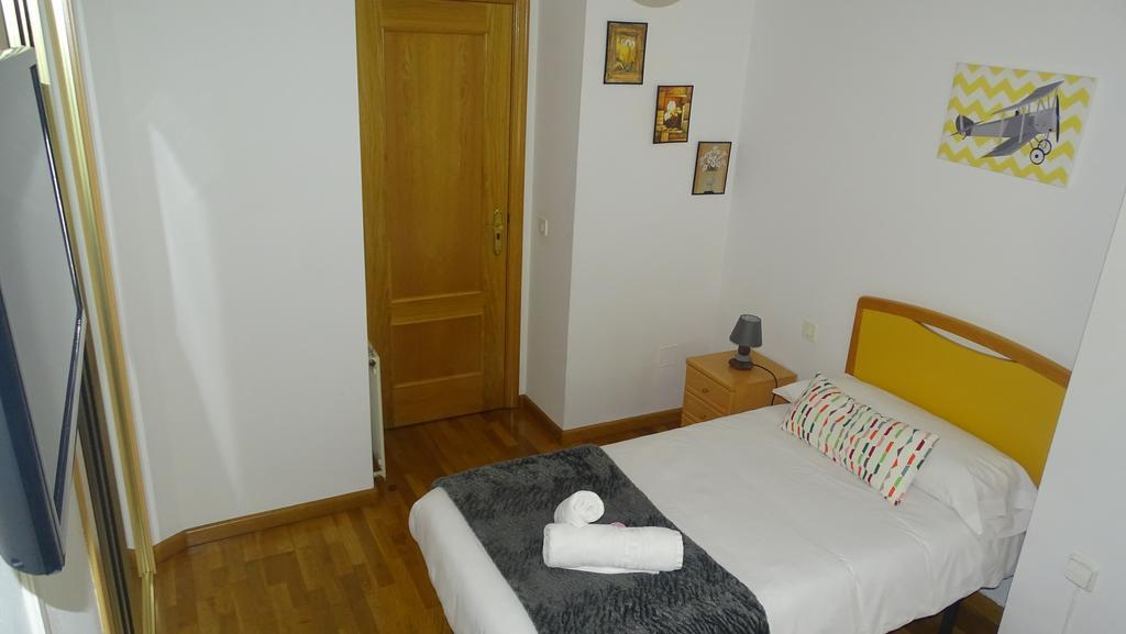 لوغو Hostal Lucus المظهر الخارجي الصورة