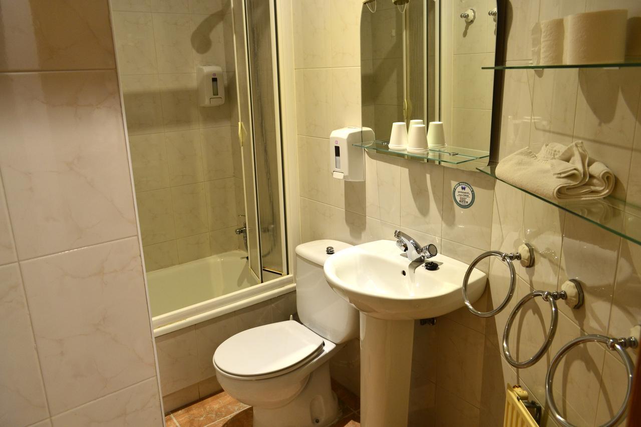لوغو Hostal Lucus المظهر الخارجي الصورة