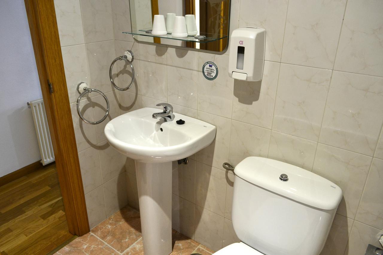 لوغو Hostal Lucus المظهر الخارجي الصورة