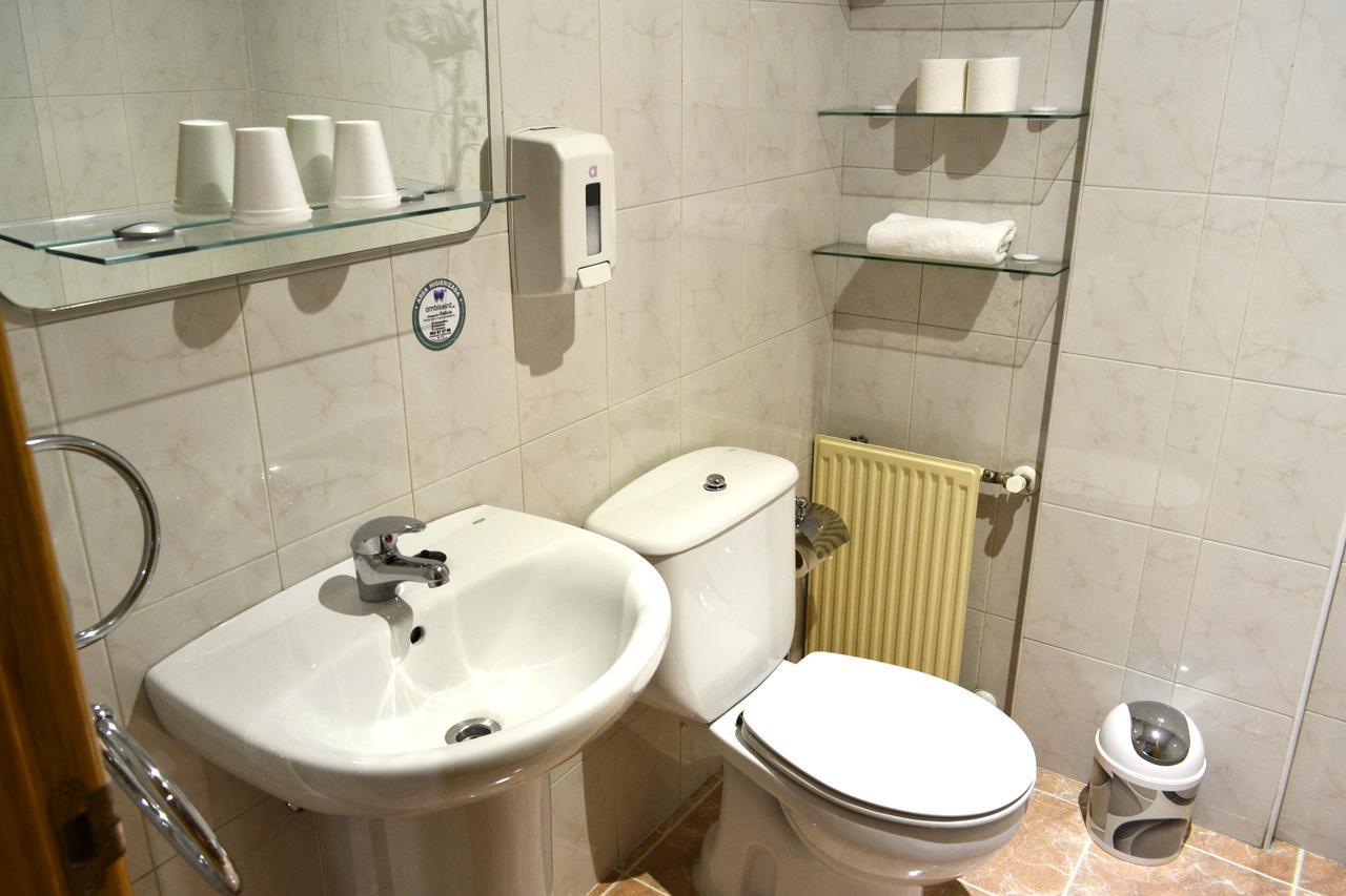 لوغو Hostal Lucus المظهر الخارجي الصورة