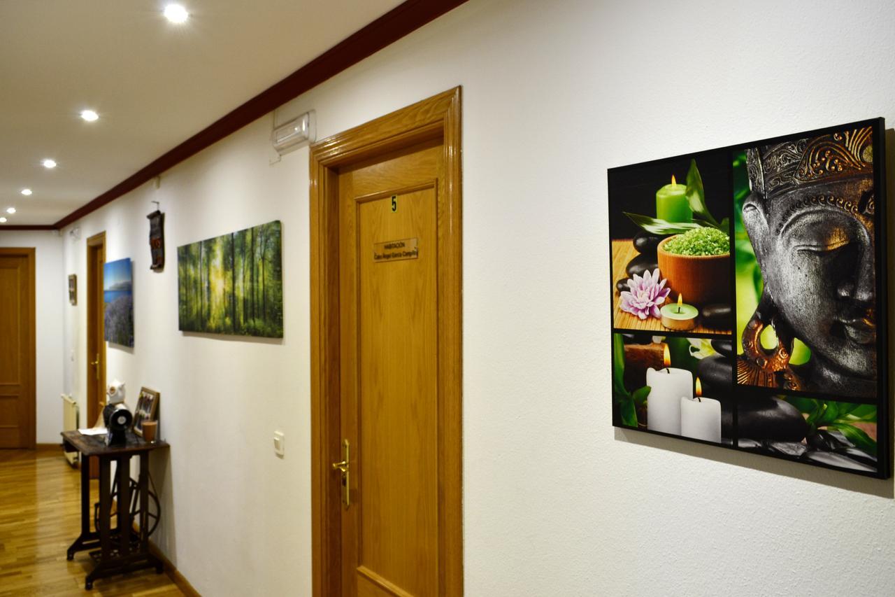 لوغو Hostal Lucus المظهر الخارجي الصورة