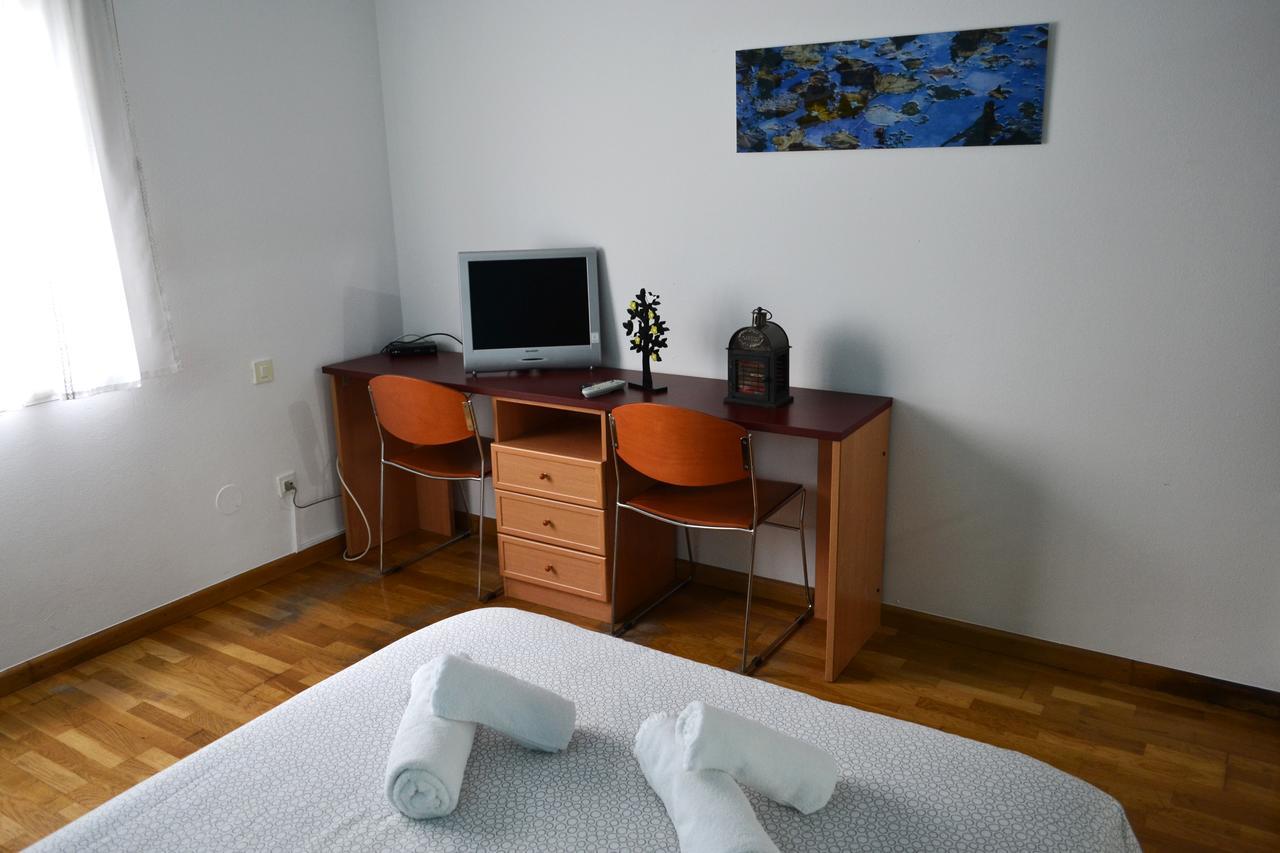 لوغو Hostal Lucus المظهر الخارجي الصورة