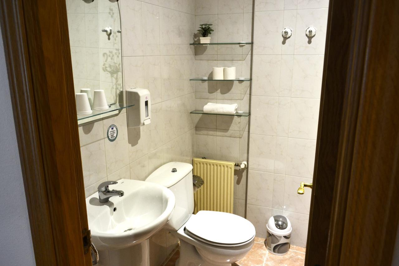 لوغو Hostal Lucus المظهر الخارجي الصورة