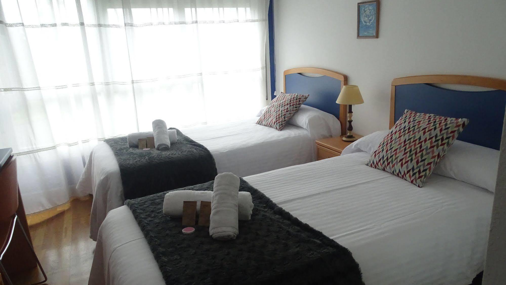 لوغو Hostal Lucus المظهر الخارجي الصورة