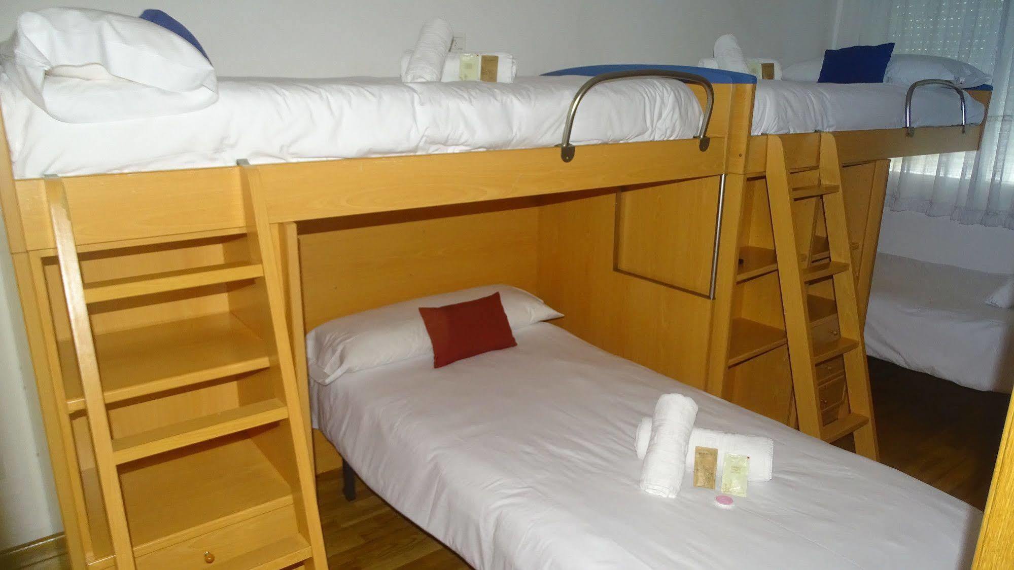 لوغو Hostal Lucus المظهر الخارجي الصورة