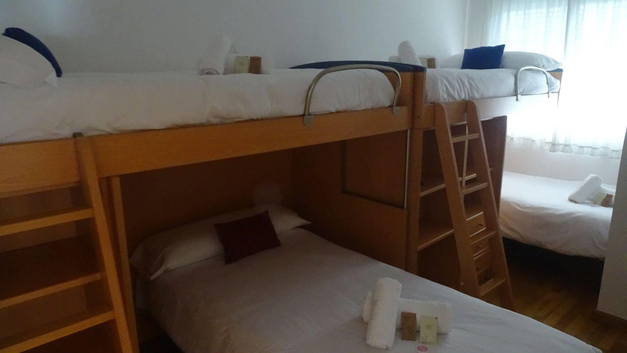 لوغو Hostal Lucus المظهر الخارجي الصورة