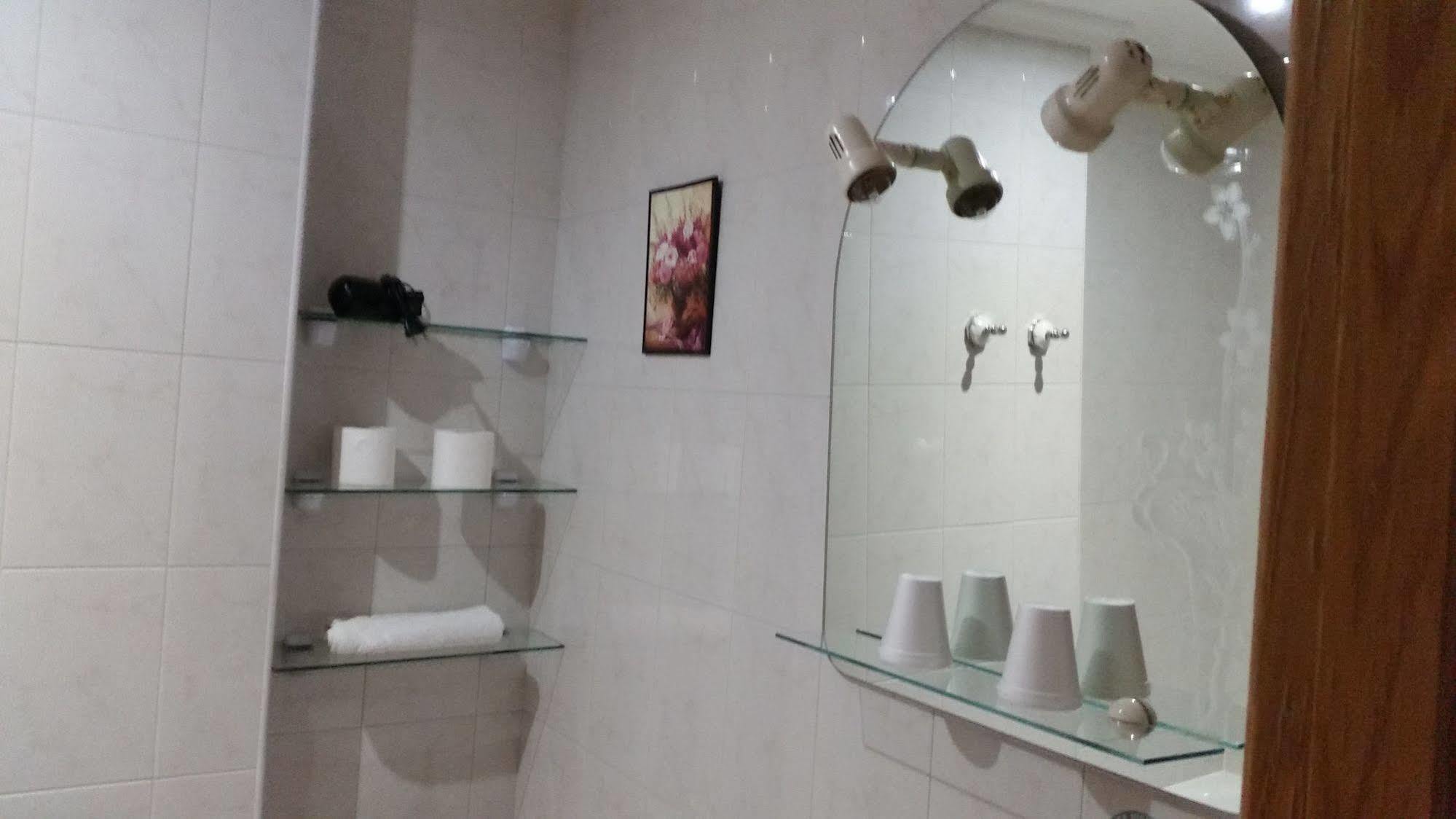 لوغو Hostal Lucus المظهر الخارجي الصورة