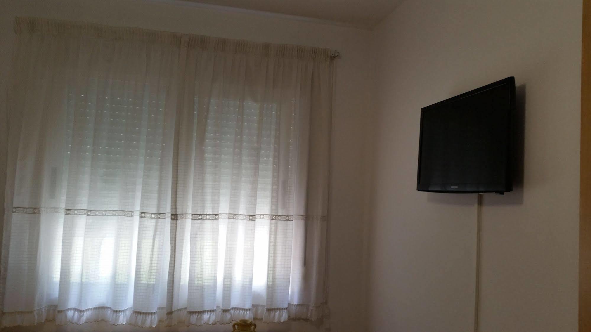 لوغو Hostal Lucus المظهر الخارجي الصورة