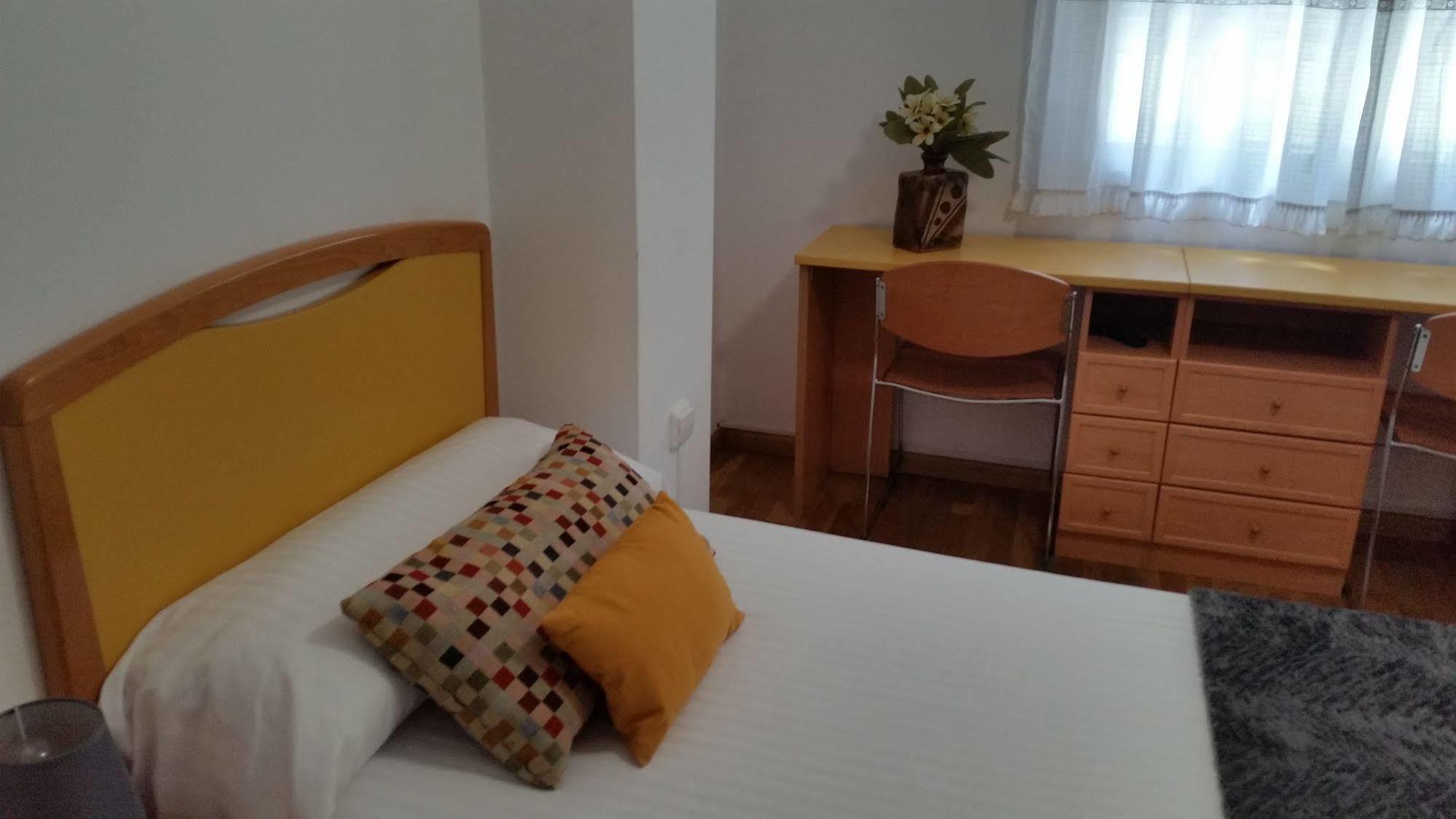 لوغو Hostal Lucus المظهر الخارجي الصورة