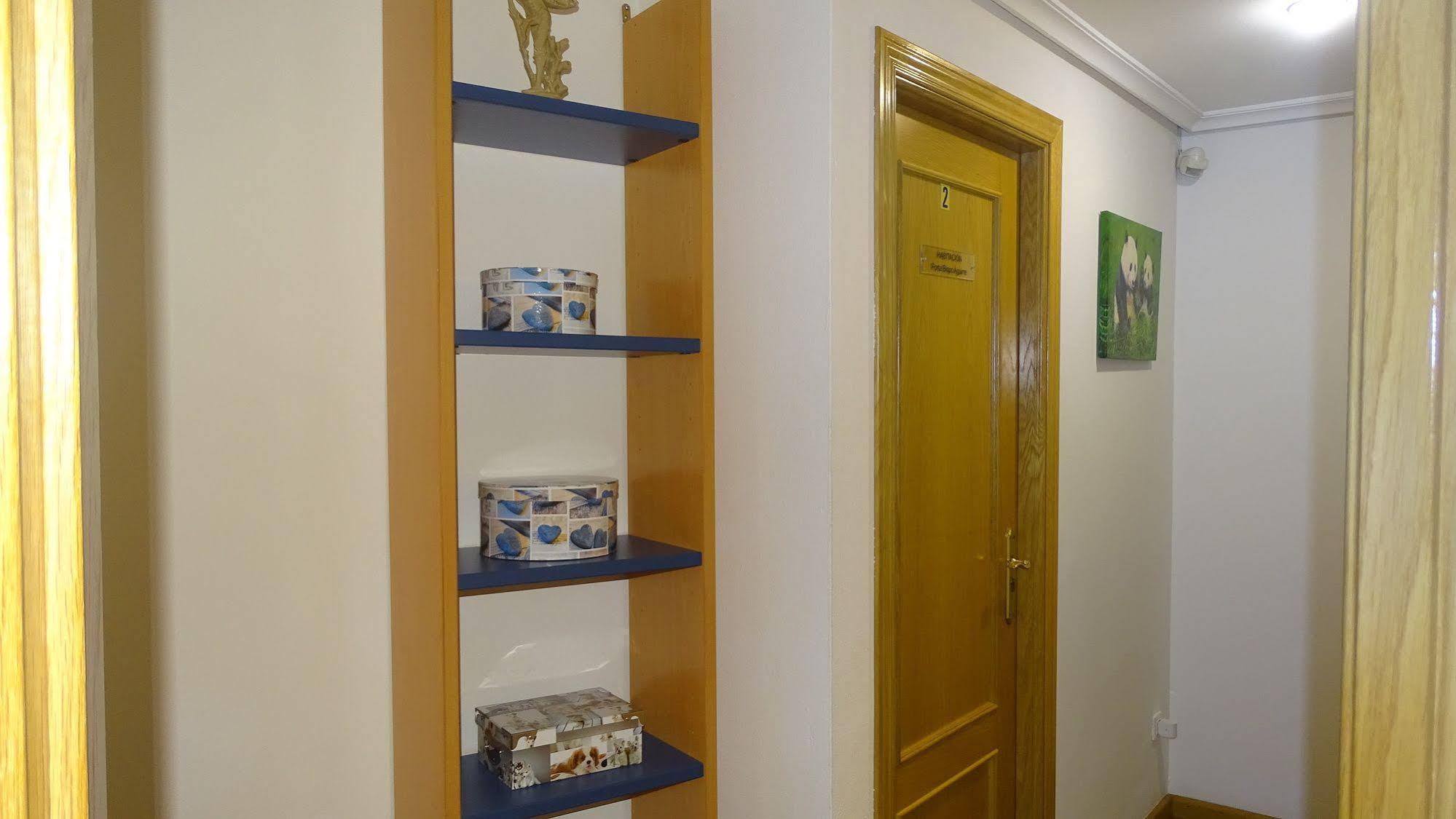 لوغو Hostal Lucus المظهر الخارجي الصورة